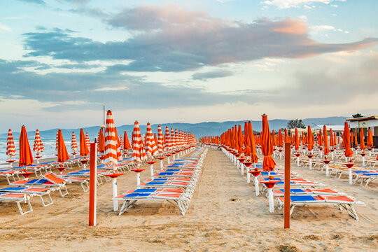 Vieste sunset umbrellas