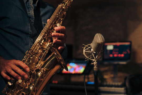 Recording saxophone sounds
