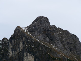 Der knapp 2000 Meter hohe Berg Aggenstein in den Allgäuer Alpen bei Pfronten an der Grenze zu Österreich