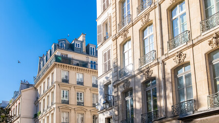 Fototapeta na wymiar Paris, typical facades