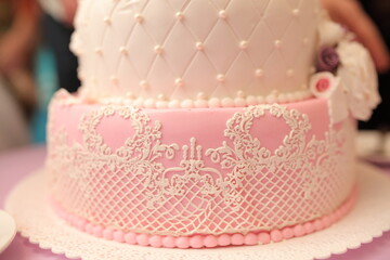 wedding cake with pink roses