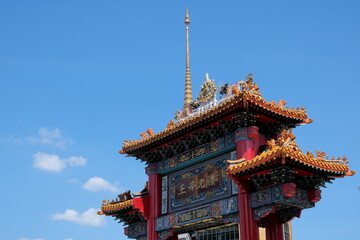 Fototapeta premium Chinatown Gate soars into blue sky in Bangkok