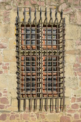traditional window of a medieval castle (fenêtre traditionnelle de château médiéval)