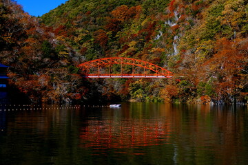 広島県帝釈峡　神竜湖の紅葉
