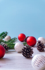 Fototapeta na wymiar A Christmas tree and ornament on the floor or table. Christmas, Christmas preparations, Christmas events, tidying up, etc.　床又はテーブルの上のクリスマスツリーと飾り、オーナメント。クリスマス、クリスマスの準備、クリスマスイベント、片付け
