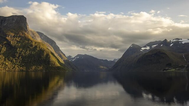 Norway Timelapse Sunnm&oslash;re Hj&oslash;rundfjorden 4K Zoom In