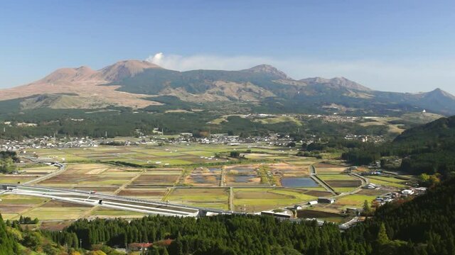二重の峠からみえる阿蘇五岳と北側復旧ルート