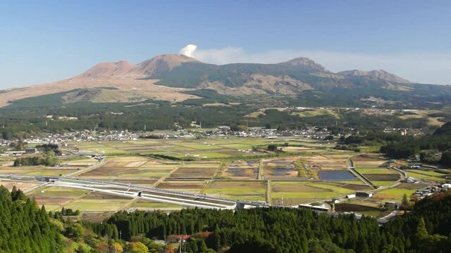 二重の峠からみえる阿蘇五岳と北側復旧ルート
