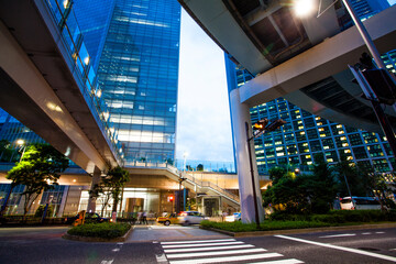 ライトアップした汐留のビル群