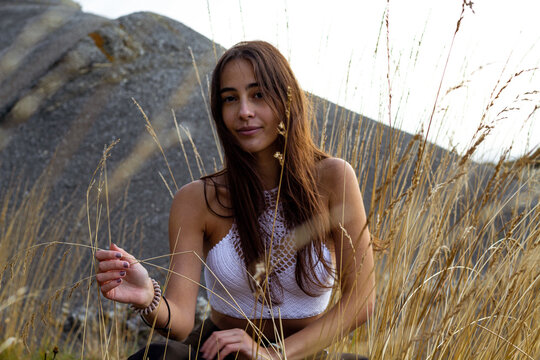 girl into a corn field