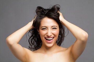 Fototapeta premium 悩む女性