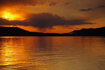 Fototapeta na wymiar カルデラ湖の上にドラマチックな曇り空が広がる。屈斜路湖、北海道、日本。