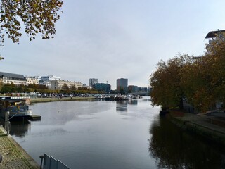 Obraz premium view of the river and city