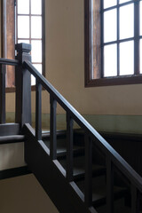 白雲館の格子窓と階段
