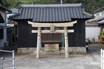 佐柳島の池大明神