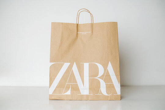 Zara logo hi-res stock photography and images - Alamy