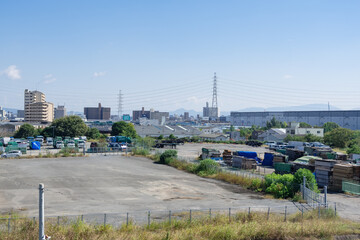 新木津川大橋から見る資材置き場と住之江市街