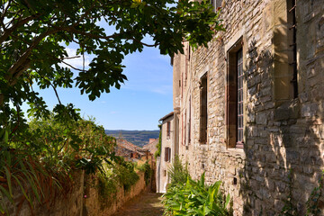 Fototapeta na wymiar Descente médiévale sur les remparts à Cordes-sur-Ciel (81170), Tarn en Occitanie, France