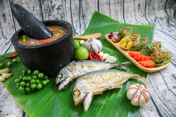 fried mackerel with shrimp-paste sauce