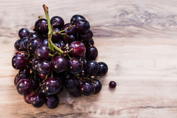 grapes on a wooden table, food nature
