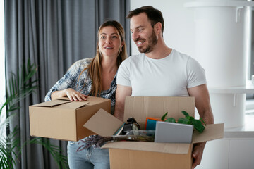  Boyfriend and girlfriend are moving into the apartment. Happy couple is unpacking their belongings