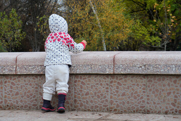 Fototapeta premium Child playing in the park