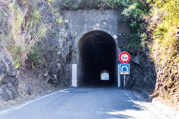 tunnel de Gueule Rouge, cirque de Cilaos , île de la Réunion 