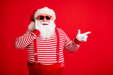 Fototapeta na wymiar Portrait of his he nice handsome attractive cheerful amazed bearded fat gray-haired Santa demonstrating copy space bargain advice advert ad isolated on bright vivid shine vibrant red color background