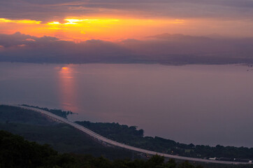 Obraz premium Beautiful twilight and sunset at Lam Takhong Dam, Nakhon Ratchasima, Thailand.
