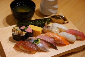 カウンターで食べる寿司