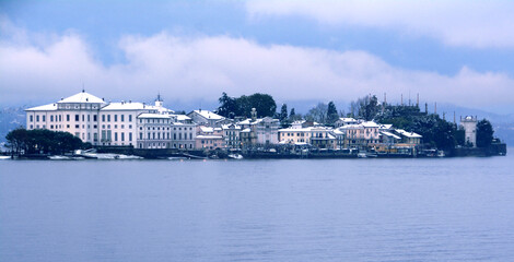 Isola Bella is one of the Borromean islands of Lake Maggiore. Nearby is the island of fishermen and the mother island. All corners of paradise in front of Stresa between Piedmont and Lombardy.