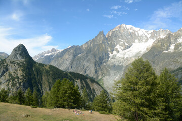 Fototapeta premium the glacier of Mont Blanc and the panorama of the massif from the Bertone refuge.