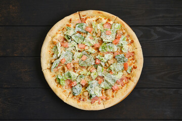 Pizza with fried chicken meat, lettuce and tomato