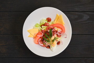 Salad with fried sausage, tomato, boiled egg, red onion and cheddar