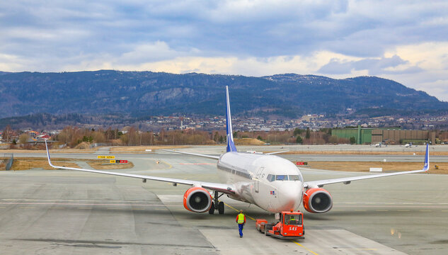 SAS  aircraft landed at Trondheim airport V&aelig;rnes