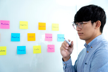 young businessman watching the pose note