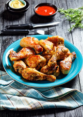 Spicy chicken drumsticks with ketchup and mustard