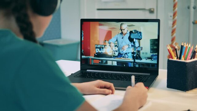 Laptop display during online robotics class taught to a girl