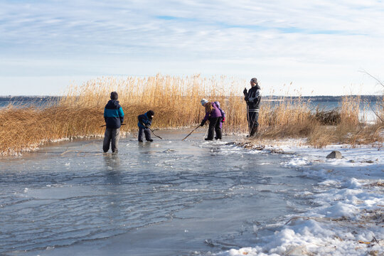 Family Pond Hockey, Saskatchewan Canada