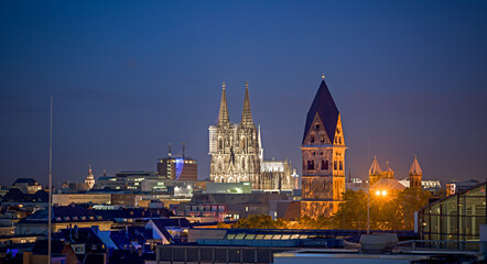 Cologne Cathedral illuminated at night.