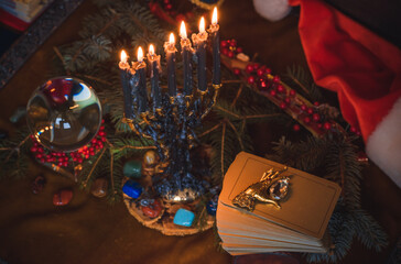 Naklejka premium Concept of Christmas divination predictions on tarot cards, magical ball and other magic