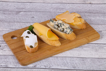 Bruschetta with various cheeses