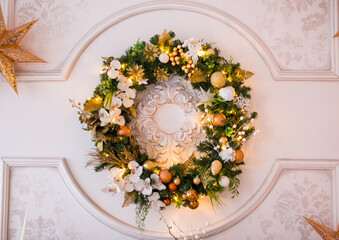 Obraz na płótnie Canvas new year's wreath with gold decoration on a light background