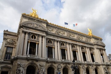 Fototapeta na wymiar Opera Paris facade