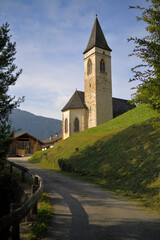 Fototapeta na wymiar Die alte Kirche von St. Kathrein in Südtirol