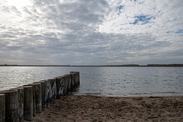 Cospudener See - Buhnen am Strand