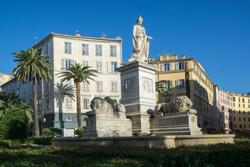 Napoleondenkmal auf dem Vier-Löwenbrunnen in Ajaccio