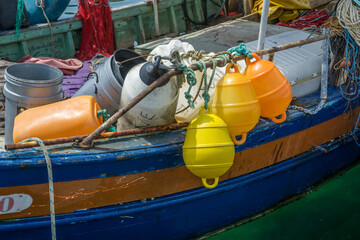 Fototapeta na wymiar Fischerboot im Hafen von Ajaccio