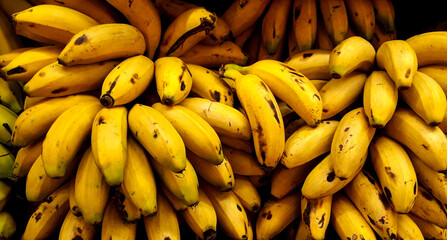 Cachos de bananas maduras