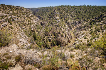 Fototapeta na wymiar Walnut Canyon National Monument